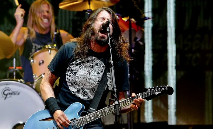 Dave Grohl și-a pus piciorul în ghips în timpul concertuluifoto: Twitter