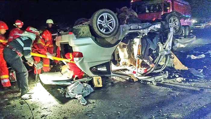 Pasagerii maşinii lovite de tânăr nu au avut nici o şansă