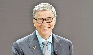 Bill Gates (63 de ani)  Avere: 95,6 miliarde $  Donaţii: 41 miliarde $  Procent din avere: 42 89% jpeg