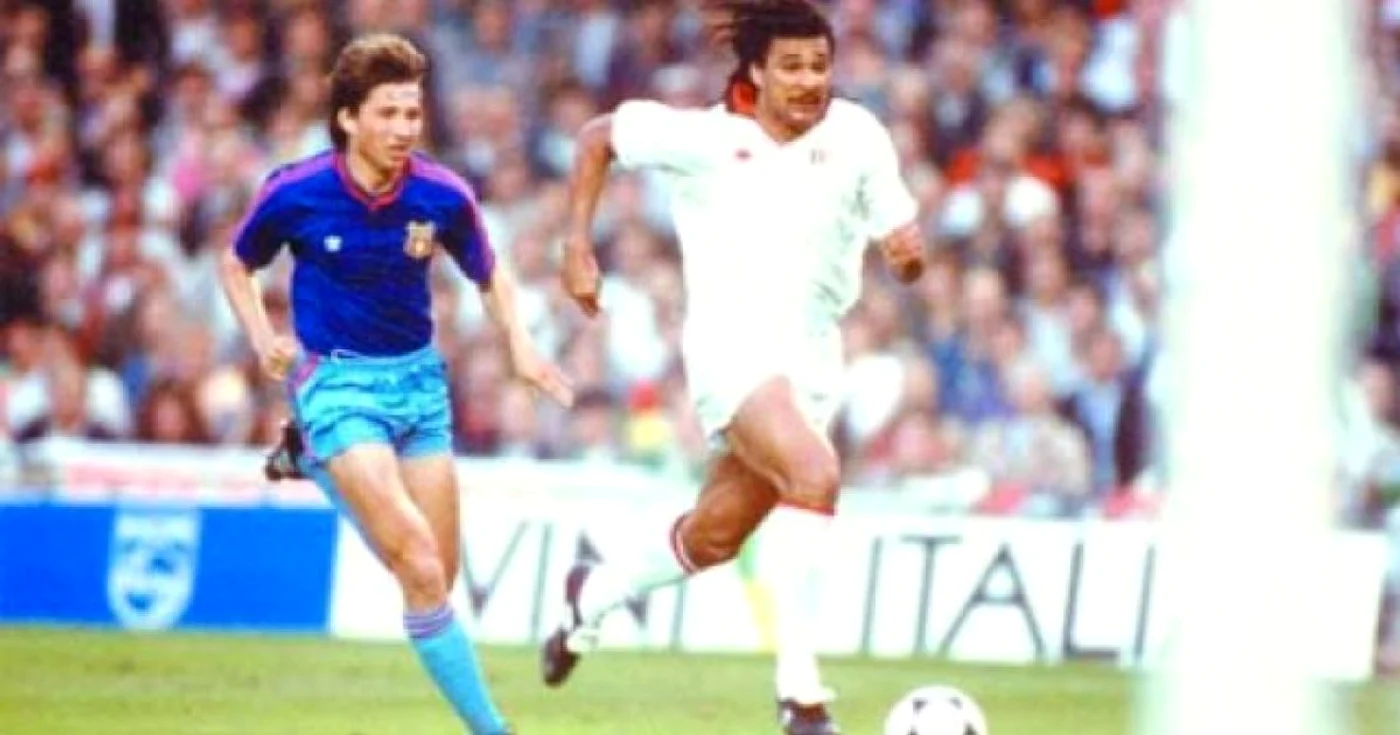 Dan Petrescu, în duel cu Gullit
