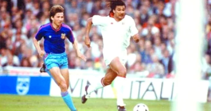 Dan Petrescu, în duel cu Gullit