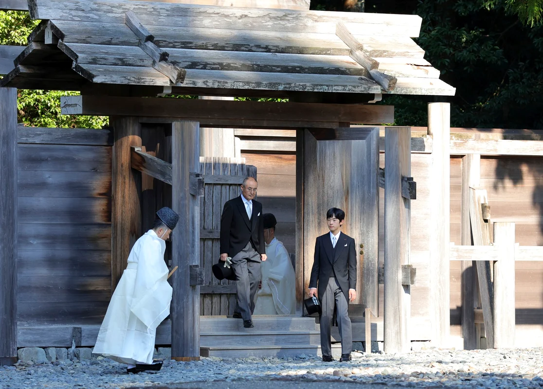 Prinţul Hisaito al Japoniei în pelerinaj. FOTO: Profimedia