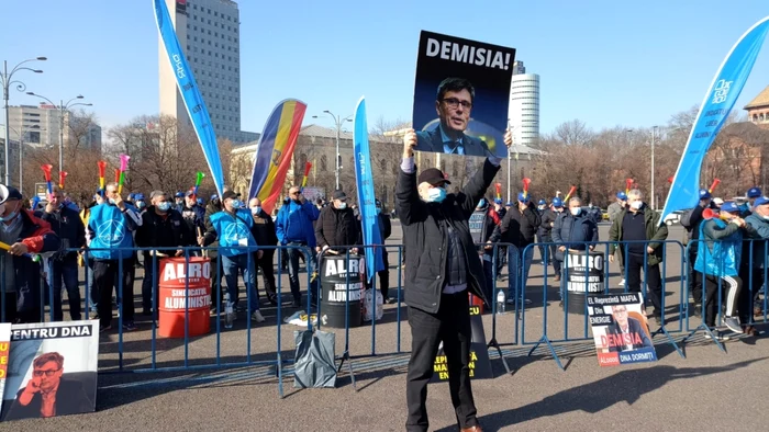 A treia zi de proteste a angajaţilor ALRO Slatina în faţa sediului Guvernului Sursa foto: sindicate Alro