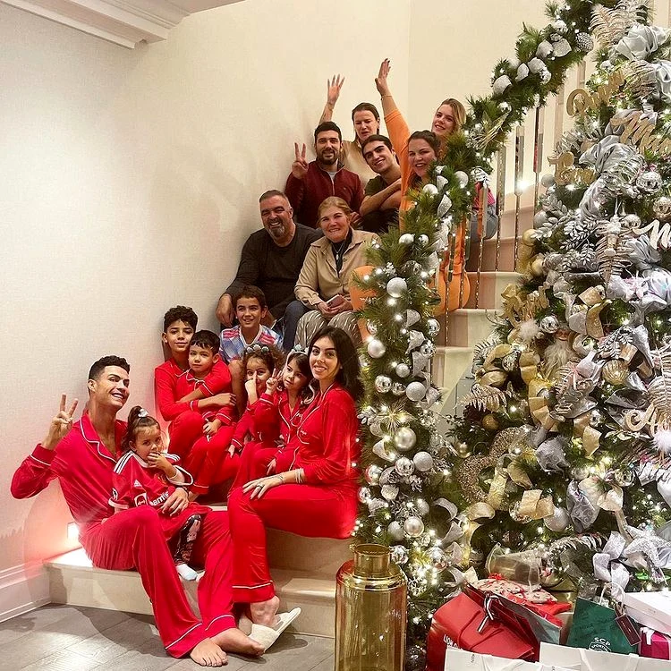 15 felicitari de familie de craciun ale vedetelor cristiano ronaldp 6 jpg jpeg