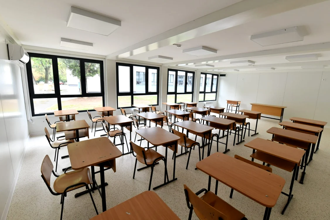 Sală de clasă în școala modulară din sectorul 6