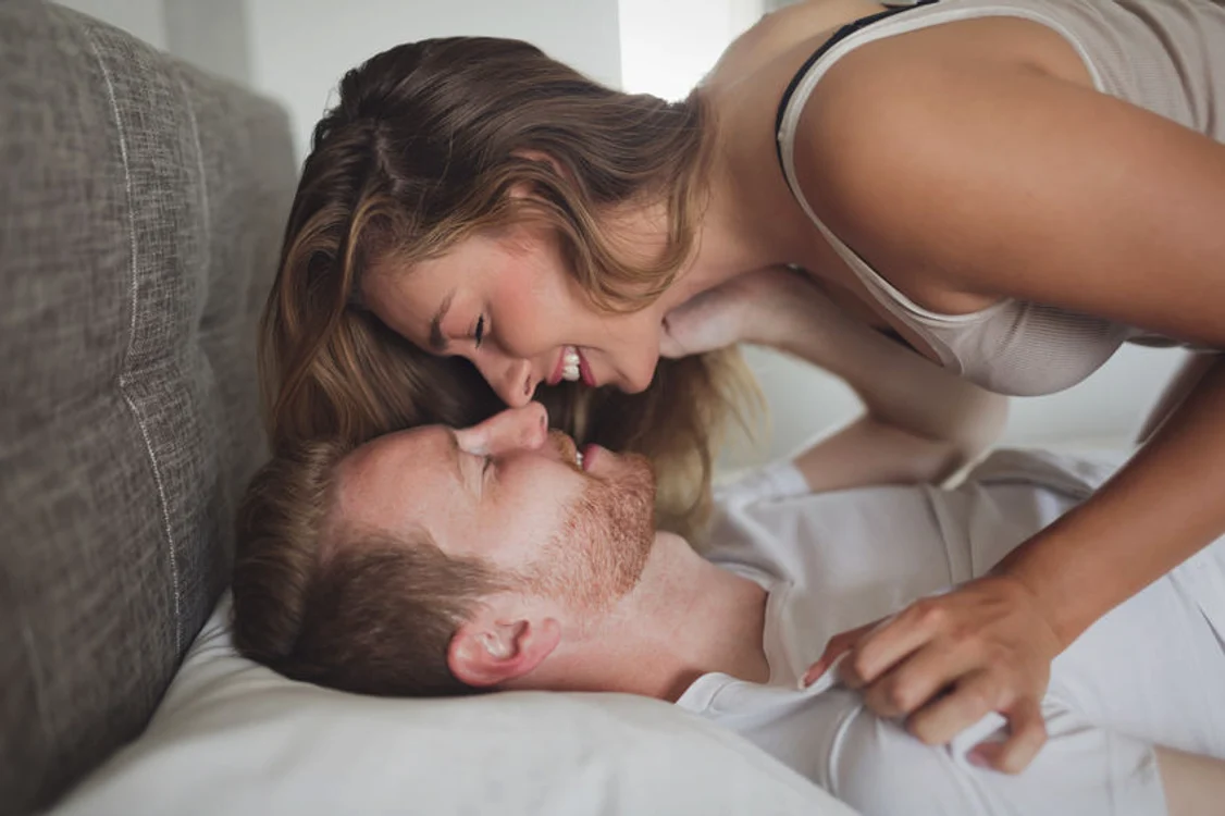
    Romantismul și pasiunea sunt cele două lucruri care țin flacăra iubirii aprinsefoto: 123RF  