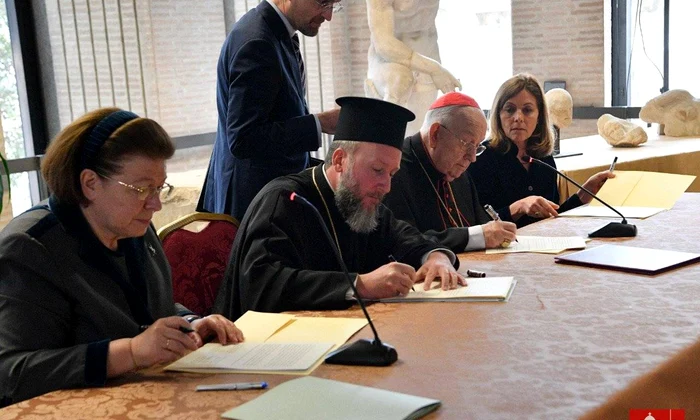 Muzeele Vaticanului au returnat Greciei trei piese din Partenon (foto: Twitter / Vatican News)