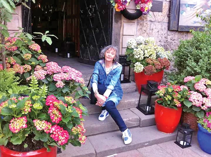 Casa în care locuiește Marina Voica e un paradis al hortensiilor