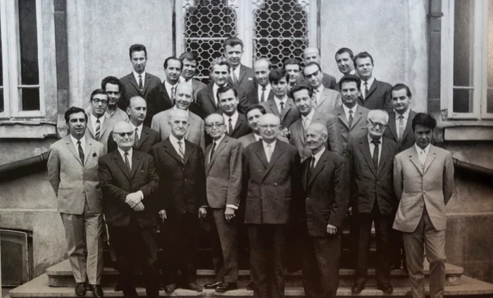 Foto 2 Ion Iliescu revedere Spiru Haret 1969 scaled jpg