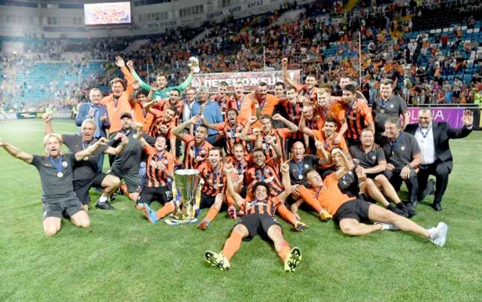 Mircea Lucescu a câştigat a şaptea Supercupă cu Şahtior FOTO Shakhtar.com