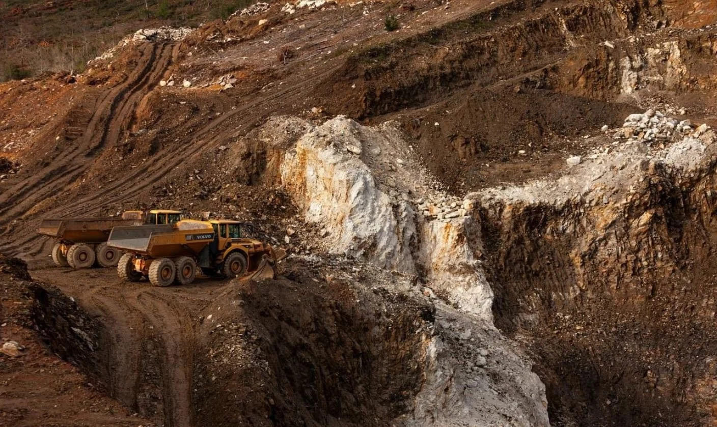 Rusia începe exploatarea aurului în regiunea ucraineană ocupată Lugansk. Riscuri majore pentru mediu și sănătatea populației