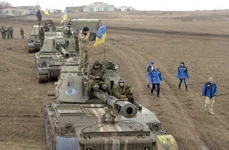 Tancuri ucrainene în regiunea Donbas, sub supravegherea unei misiuni OSCE, în anul 2015 (© OSCE)