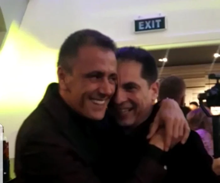 
    Pe vremea când  erau colegi  