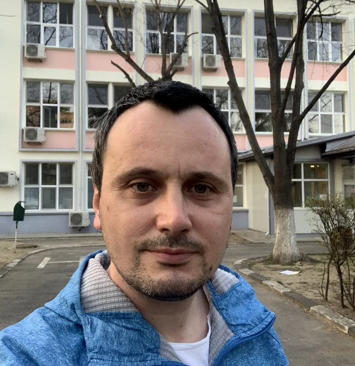 Bogdan Aron, un selfie la ieșirea din spitalul Victor Babeșfoto: Facebook / Bogdan Aron