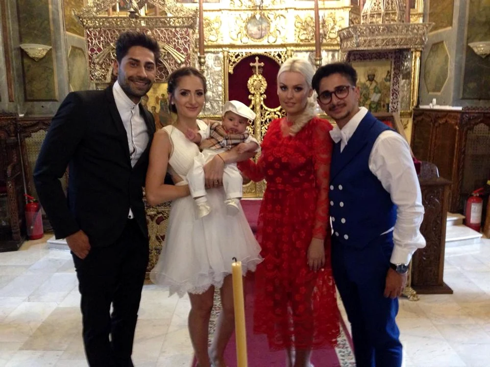 Connect-r şi Misha, alături de finul lor şi părinţii acestuia
