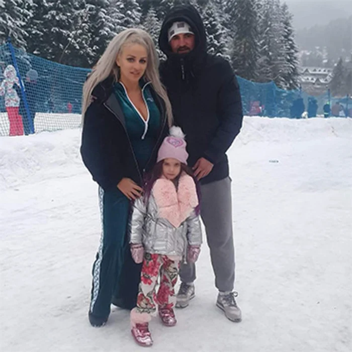 
    Împreună cu familia Sânziana s-a mutat din țară  