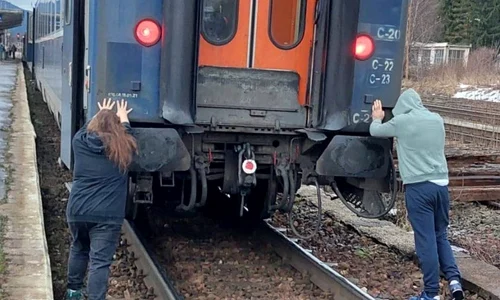 tren impins gara predeal locomotiva defecta jpg