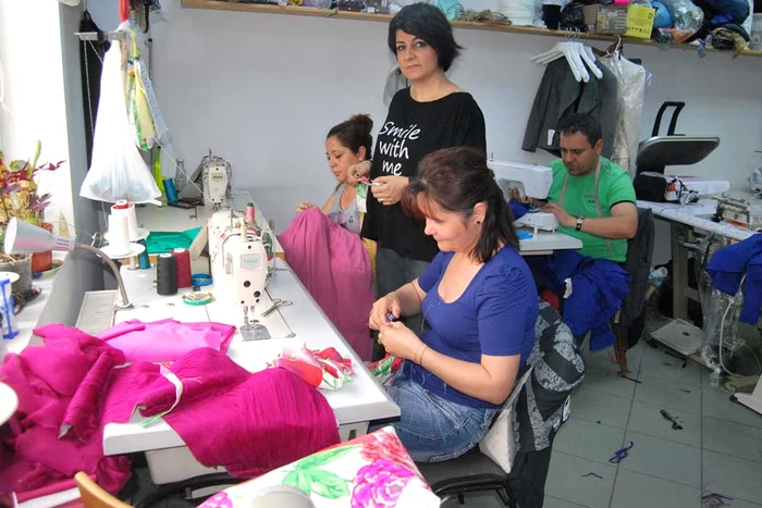 Creatoarea de  modă Karmen  Herscovici ne-a  arătat câteva  dintre ţinutele pe  care i le face lui Teo