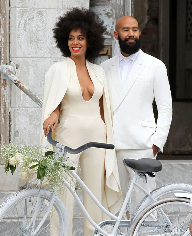 Solange Knowles şi Alan Ferguson au venit la ceremonie pe biciclete albe