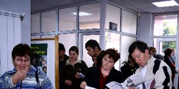 Cel puţin 15.000 de români vor rămâne fără un loc de muncă până la finalul anului
