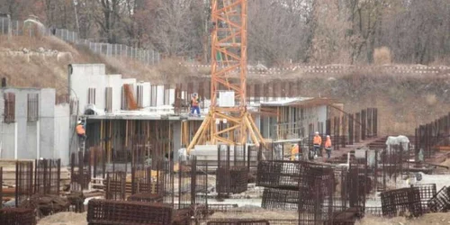 Lucrările la Adora Mall sunt abia la început. Foto: Victor C. Boldîr
