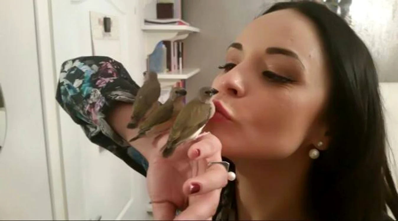 "Preţuieşte viaţa!", a scris fosta "Zână a surprizelor", în dreptul acestei fotografii, pe Facebook