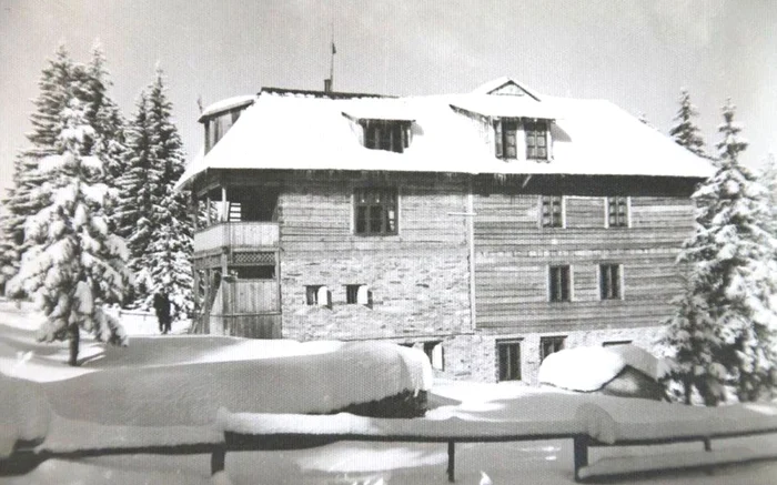 Fosta cabană Straja, în anii '50. Foto: Joseph Horvath.