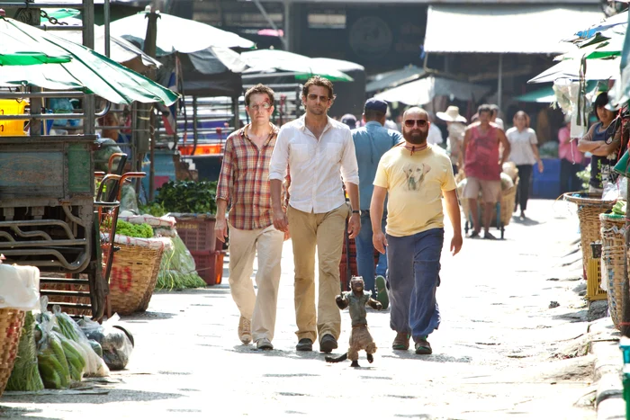 Protagoniştii seriei: Ed Helms, Bradley Cooper şi Zack Galifianakis