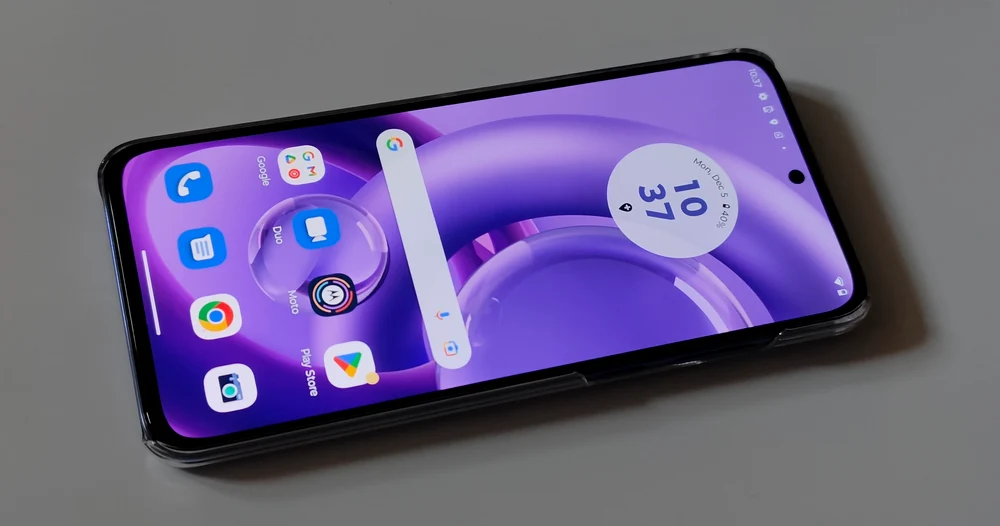 Motorola Edge 30 Neo. FOTO Adrian Pogîngeanu