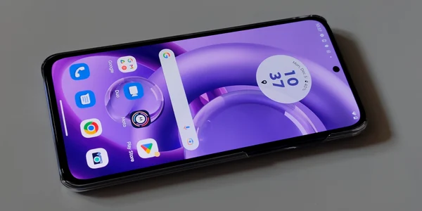 Motorola Edge 30 Neo. FOTO Adrian Pogîngeanu