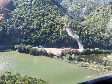 Traficul pe Valea Oltului și Dealul Negru tronsonul de DN7 din Vâlcea monitorizat aerian Foto IPJ Vâlcea jpeg