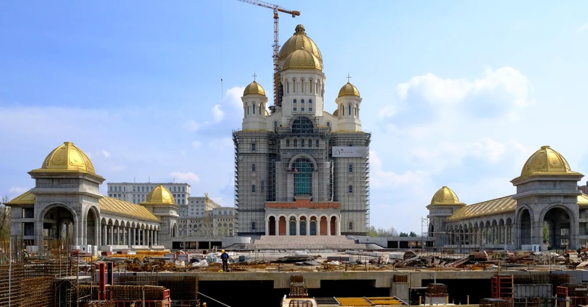 Catedrala Mântuirii Neamului: opinii contrastante din România