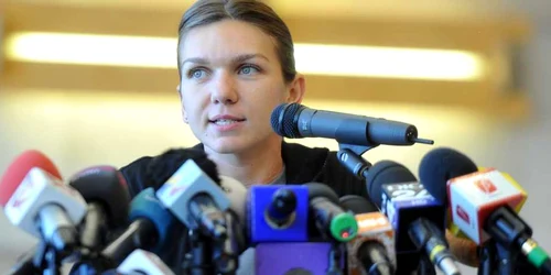 Simona Halep a sosit pe aeroportul Henri Coanda dupa participarea sa la turneul de la Beijing turneu la finalul caruia a urcat pe locul 1 ATP FOTO Mediafax / Marian Ilie 