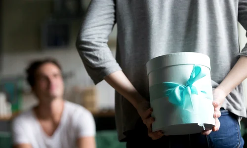 oferirea unui cadou jpg