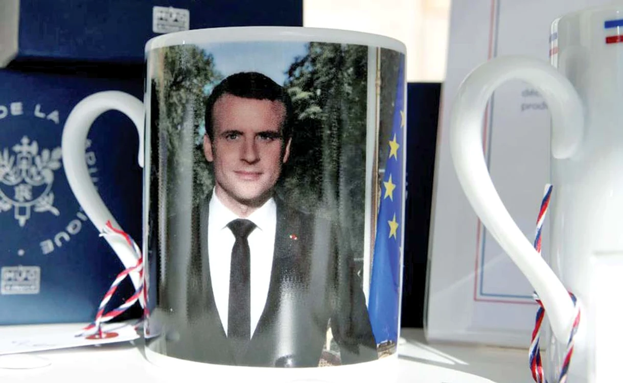 În câteva zile s-au vândut suveniruri cu chipul preşedintelui francez în valoare de 350.000 €