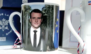 22 23 glob macron1 jpeg