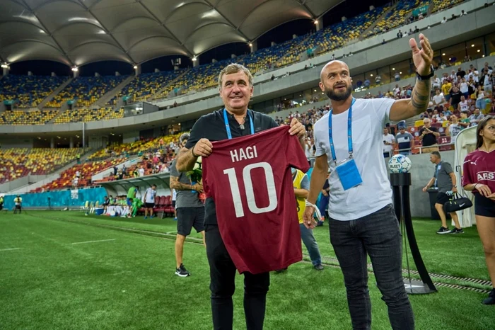 Cadou primit de Gheorghe Hagi de la Rapid FOTO FC Farul