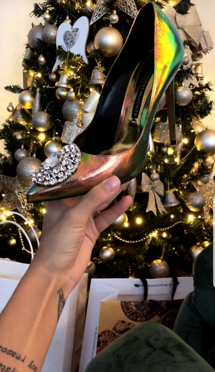 Adelina a primit și pantofi cu toc Alexandre Vauthier, de 700 de euro