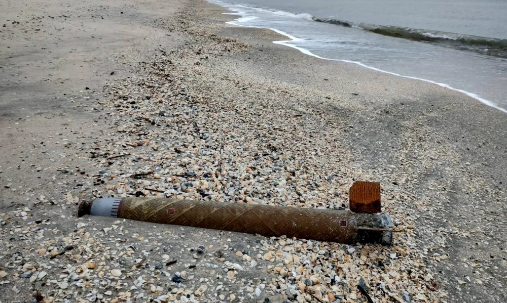 Booster de rachetă descoperit la malul mării FOTO: ISU Dobrogea