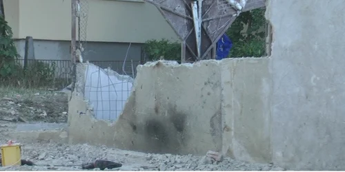 Proprietarii, nevoiţi să îşi dărâme propriile garaje