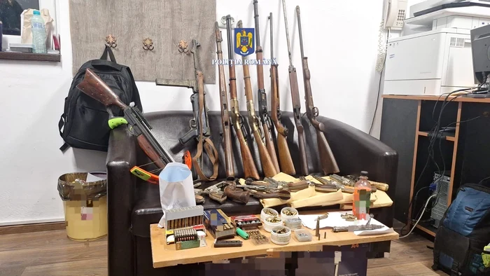 300 de arme confiscate de polițiști - Foto Arhiva