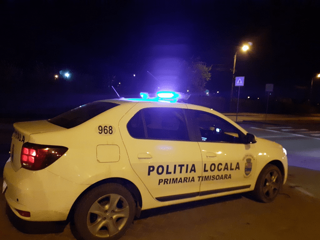 Femeie lovită de o mașină a Poliției Locale într-o intersecție din Timișoara