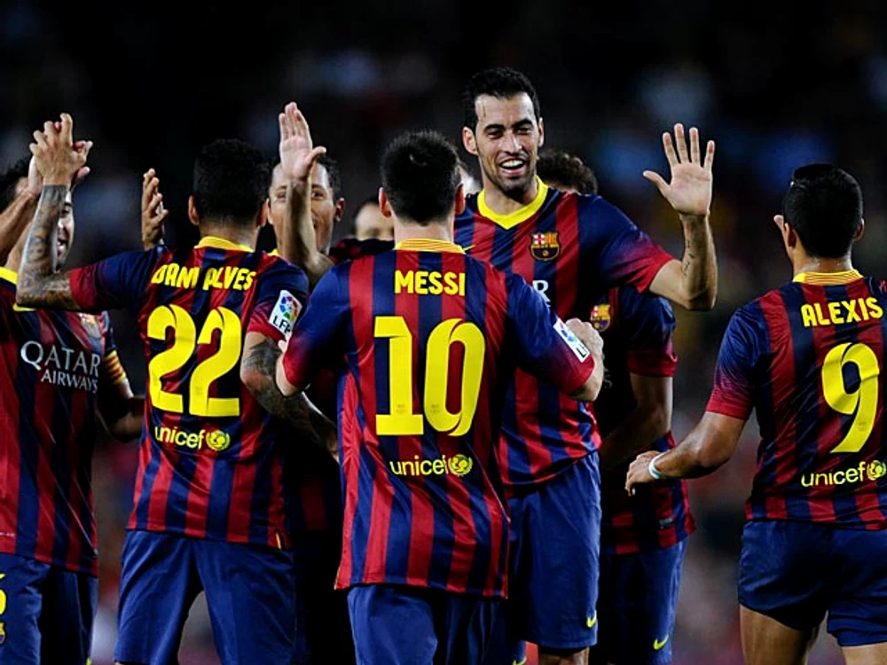 Sergio Busquets (cu faţa) e coleg cu Messi la Barcelona