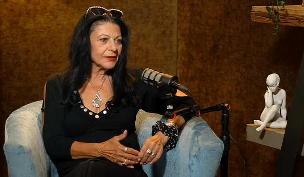 Elena Cârstea la podcastul Despre femeie cu Mihaela Tatu captură de ecran (3) png