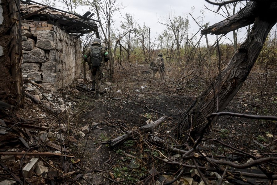 Generalul dezertor ale cărui rapoarte despre situația de pe front ajung pe masa lui Putin. Conduce asaltul asupra unui oraș presupus „încercuit”