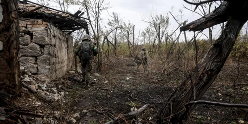 Soldati ucraineni pe frontul din Donețk FOTO EPA EFE jpg