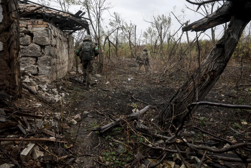 Generalul dezertor ale cărui rapoarte despre situația de pe front ajung pe masa lui Putin. Conduce asaltul asupra unui oraș presupus „încercuit”