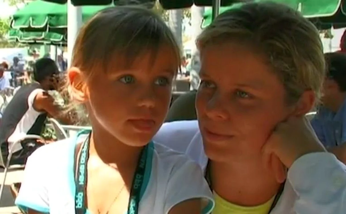Sofia Kenin, pe când avea 6 ani, alături de Kom Clijsters