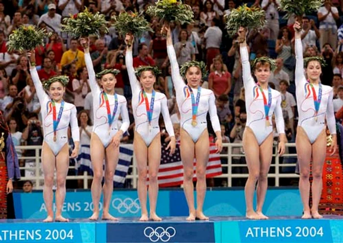 
    Amintirea unui mare succes  olimpic al gimnasticii  feminine, cucerirea titlului  olimpic în 2004, este  ştirbită de calitatea  aurului din medaliiFOTO: GULLIVER GETTY IMAGES  