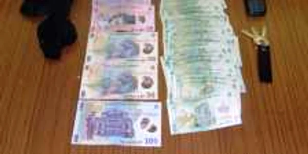 Banii care au fost găsiţi în buzunarele hoţului